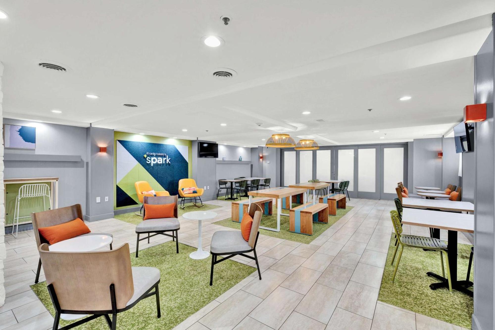 Spark By Hilton Plymouth Bagian luar foto