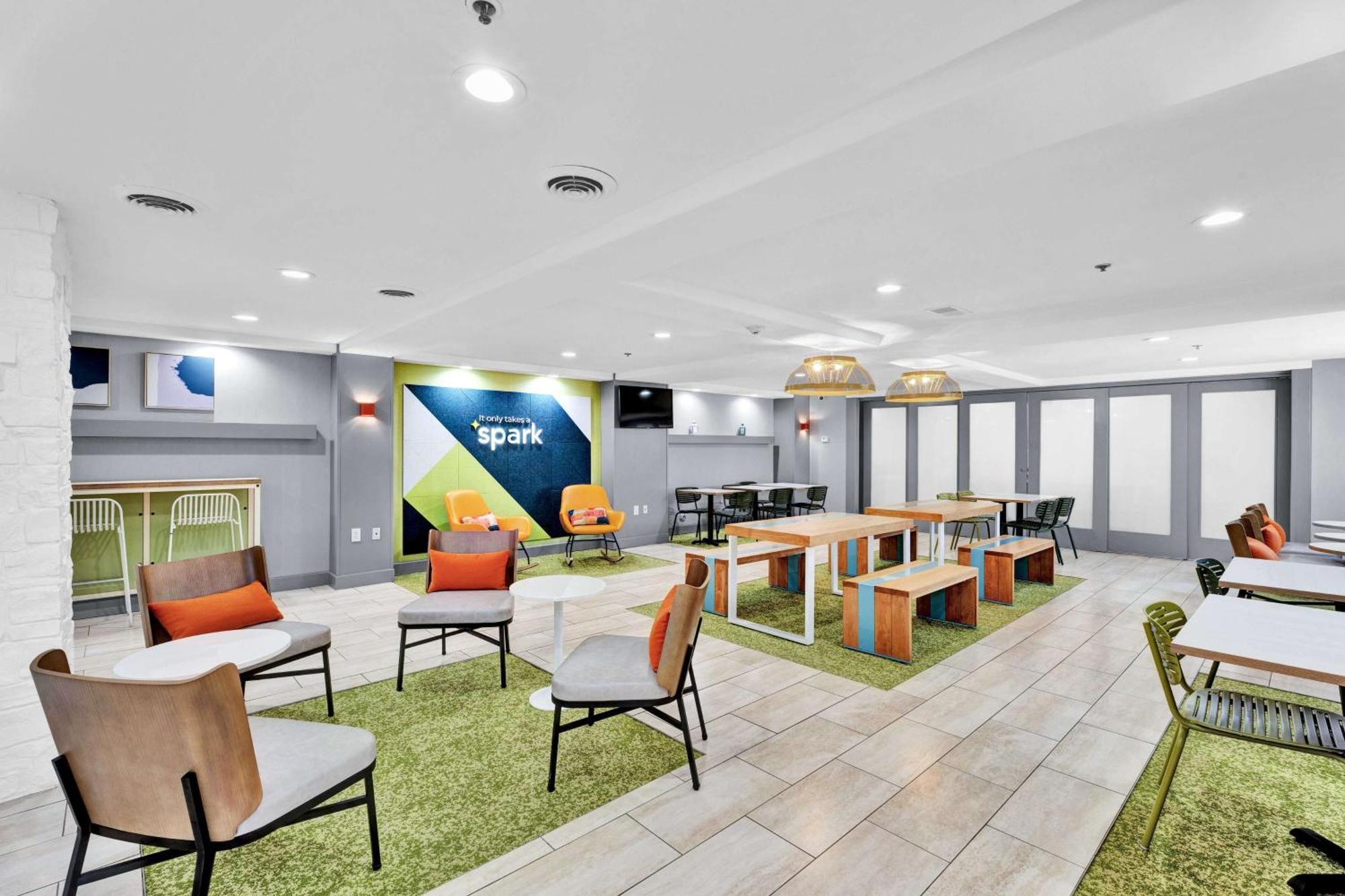 Spark By Hilton Plymouth Bagian luar foto