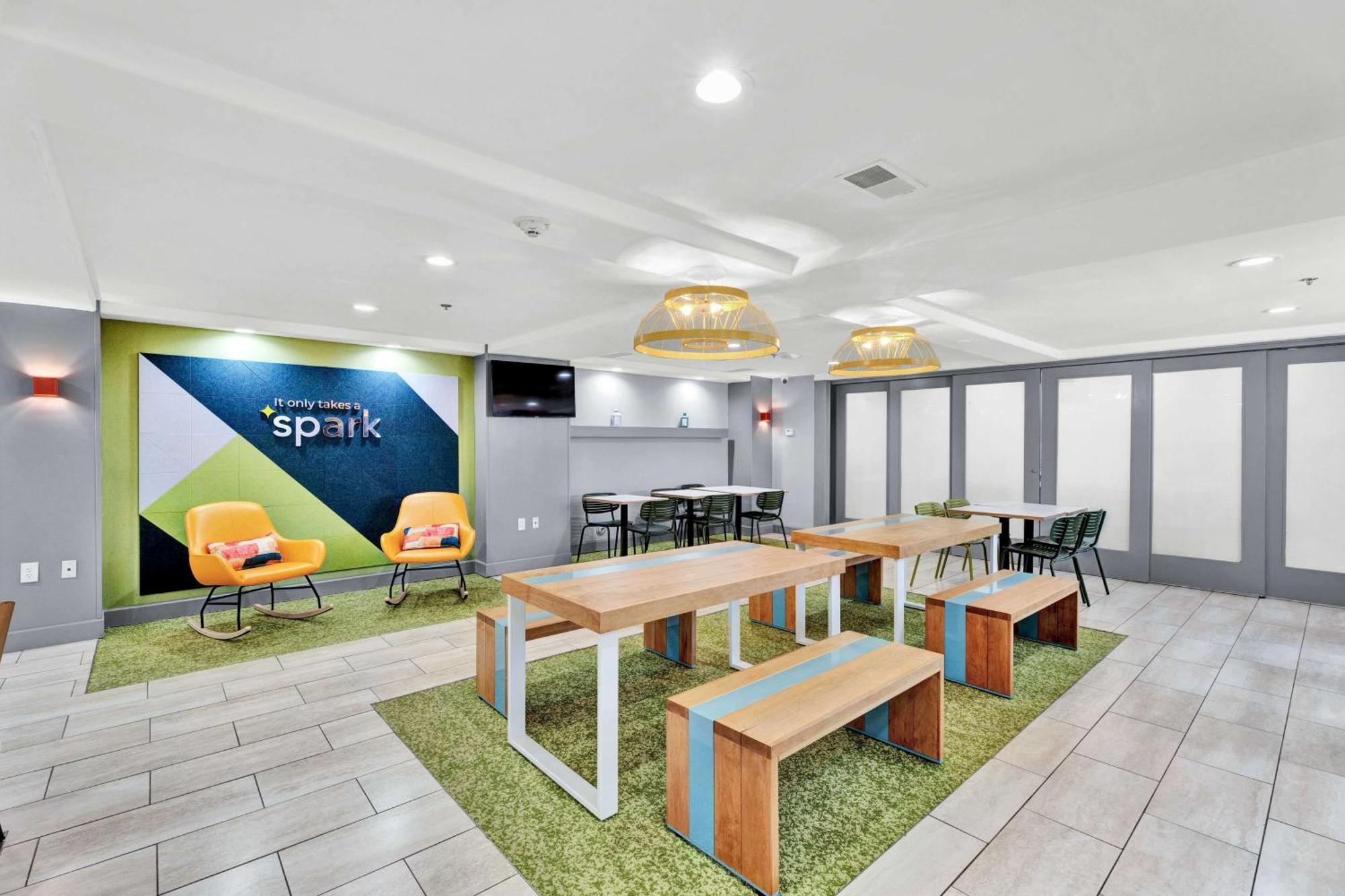 Spark By Hilton Plymouth Bagian luar foto