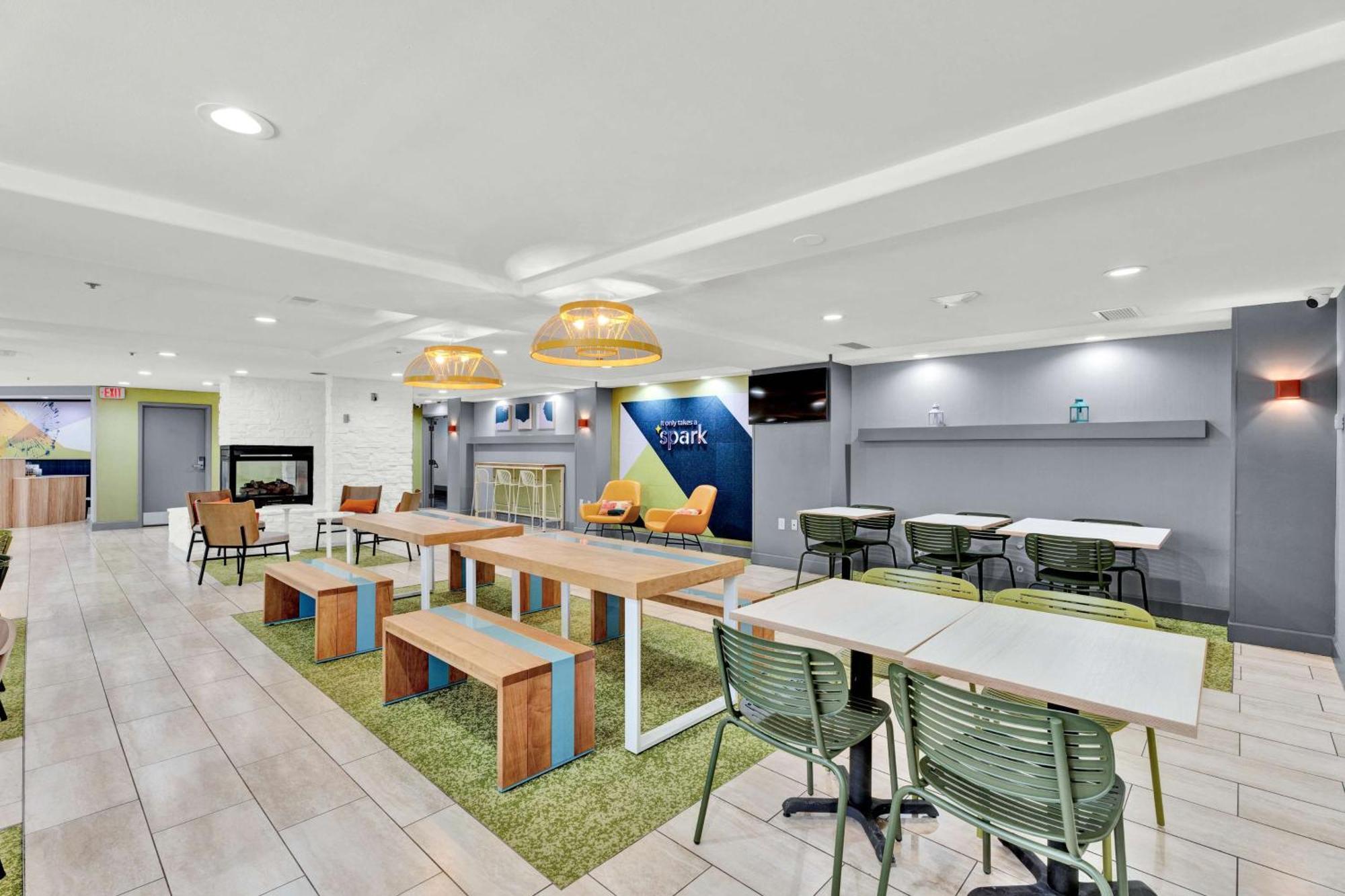 Spark By Hilton Plymouth Bagian luar foto