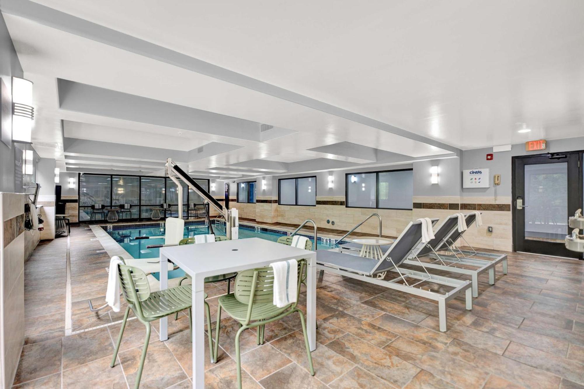 Spark By Hilton Plymouth Bagian luar foto