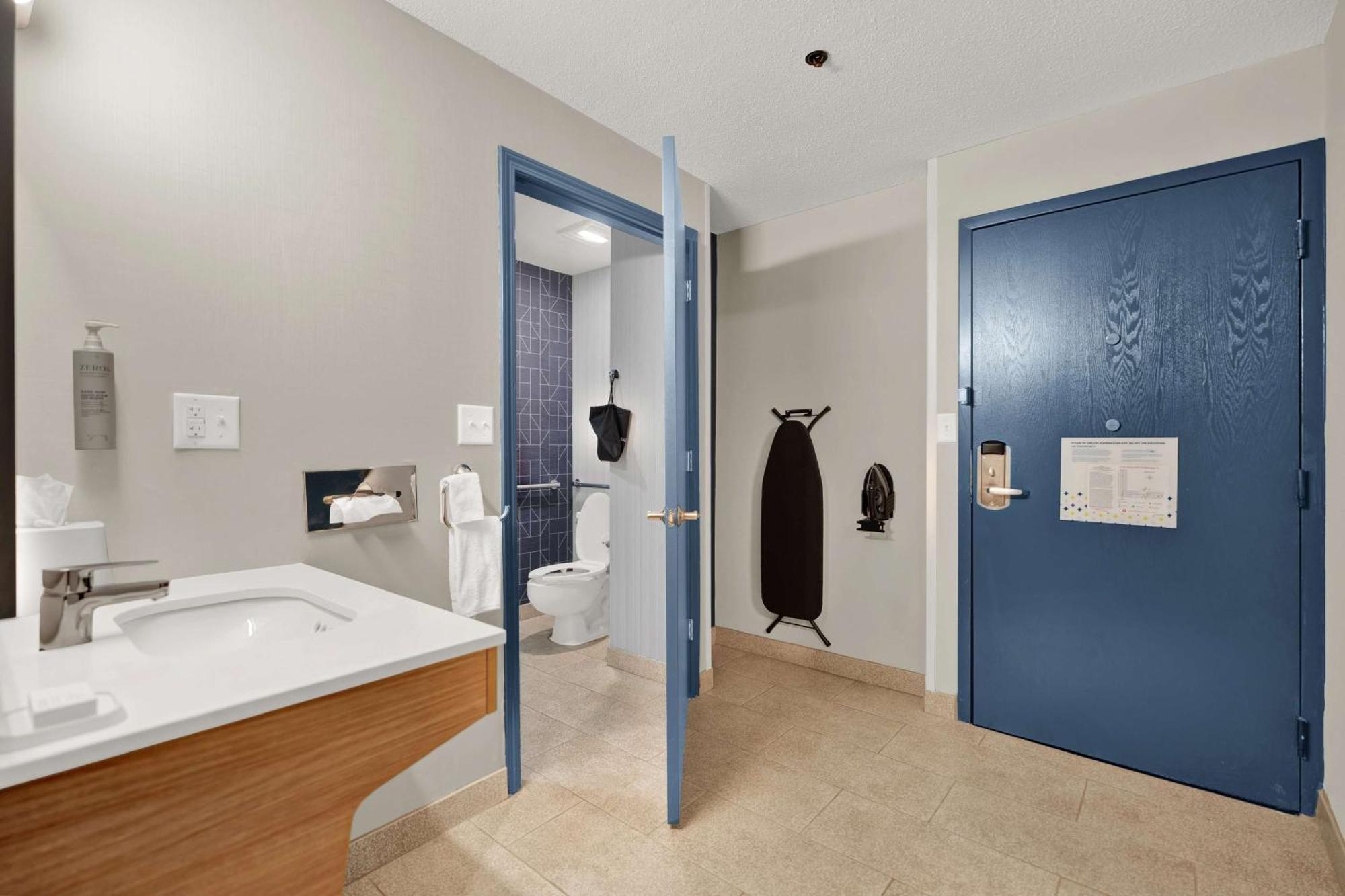 Spark By Hilton Plymouth Bagian luar foto