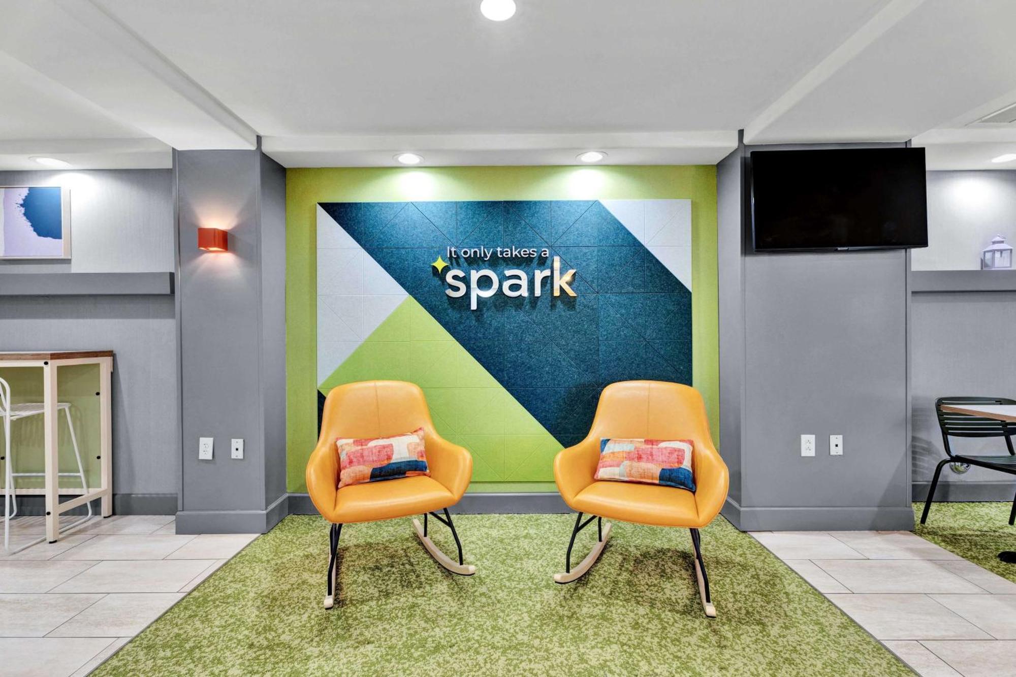 Spark By Hilton Plymouth Bagian luar foto