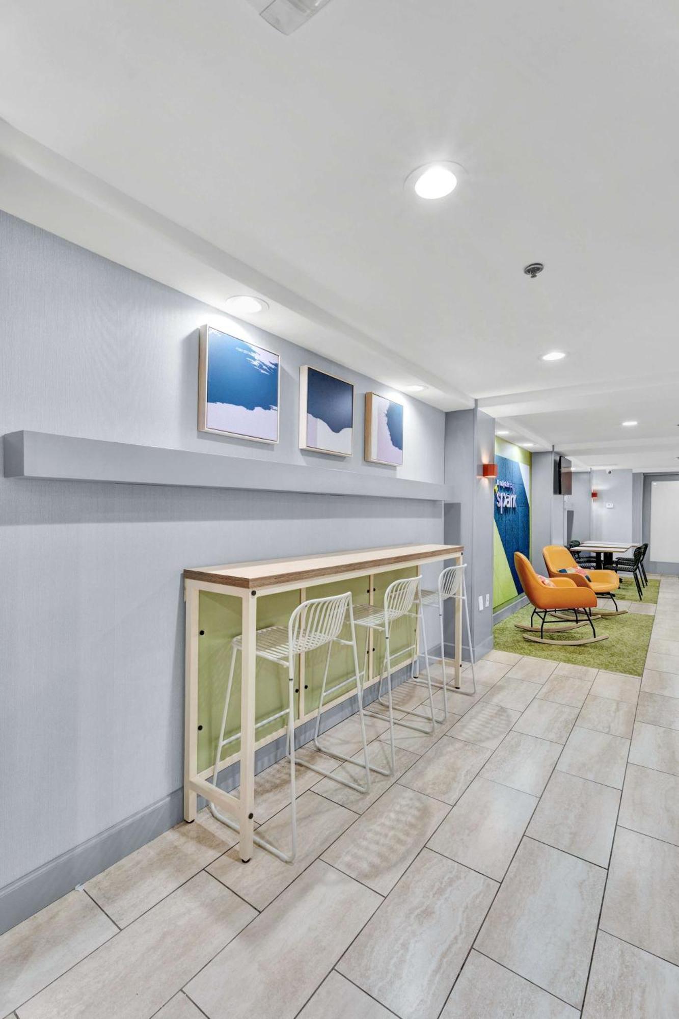 Spark By Hilton Plymouth Bagian luar foto
