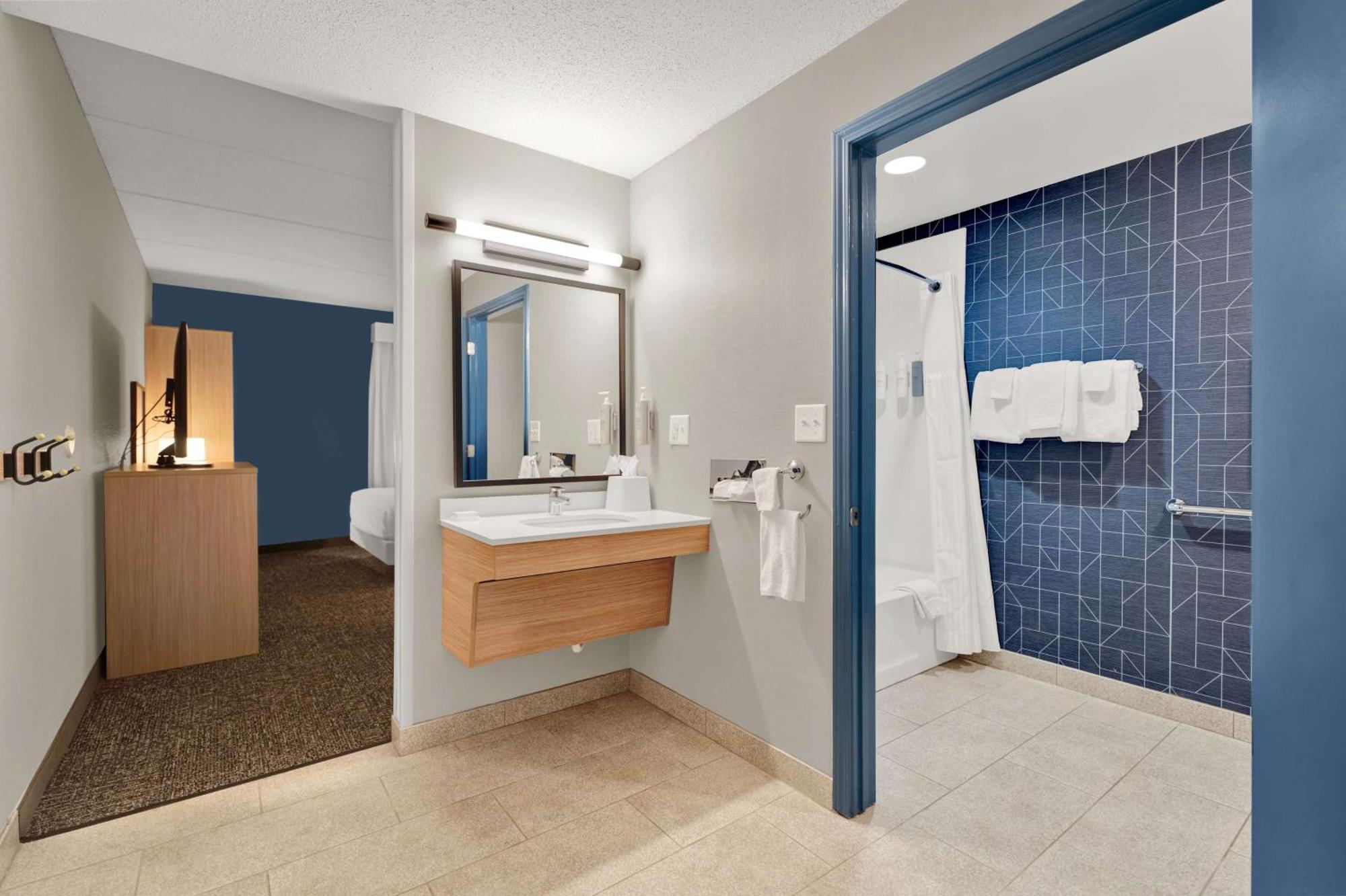 Spark By Hilton Plymouth Bagian luar foto