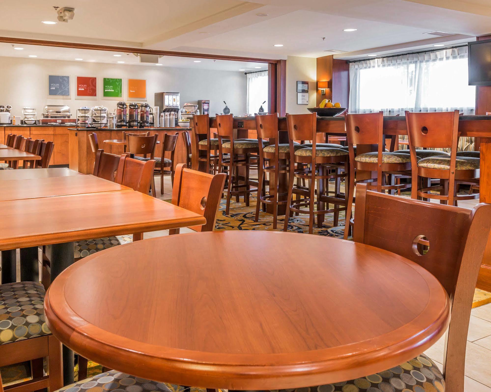 Spark By Hilton Plymouth Bagian luar foto